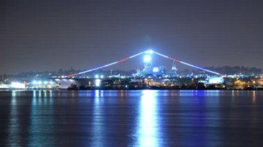 Coronado California 'dan USS Midway' in San Diego Gece Süreleri Hızı ABD Pan Right