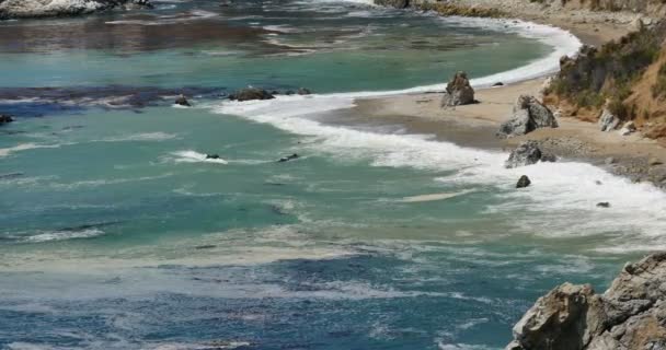 Big Sur Waves Bater Perto Mcway Rocks Califórnia — Vídeo de Stock