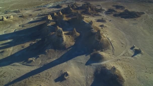 Trona Pinnacles Rock Spires Siluetas Desierto Mojave Cerca Death Valley — Vídeo de stock