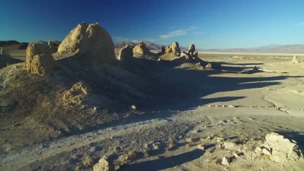 Trona Pinnacles Rock Spires Sziluettek Mojave Sivatagban Halál Völgye Közelében — Stock videók