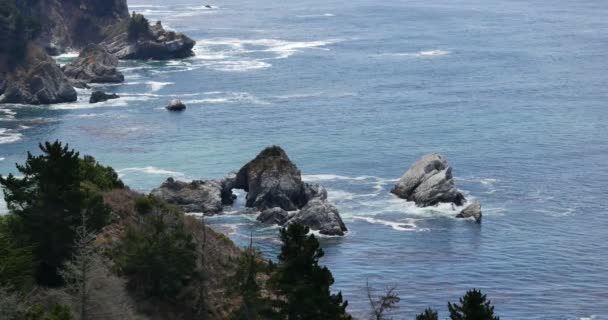 Big Sur Mcway Rocks Från Julia Pfeiffer Burns State Park — Stockvideo