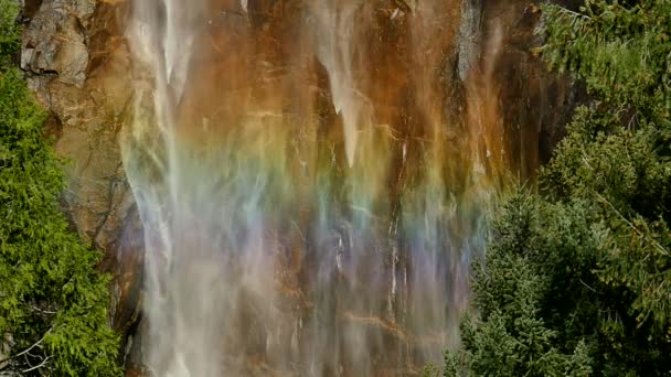 Yosemite National Park Queda Bridalveil 96Fps Rainbow Slow Motion Cachoeiras — Vídeo de Stock