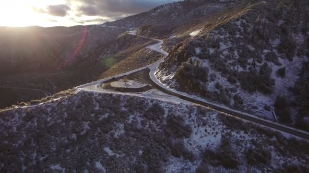 Západ Slunce Dopadá Zimní Zasněžené Hory Pine Forest Aerial Shot — Stock video