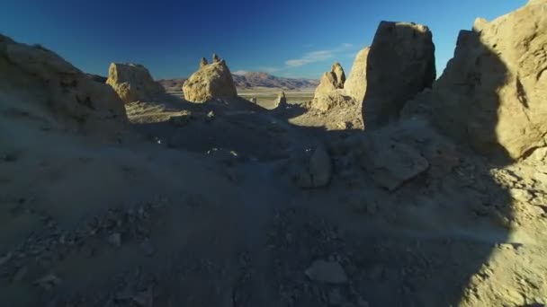Trona Pináculos Rock Spires Silhuetas Deserto Mojave Perto Vale Morte — Vídeo de Stock