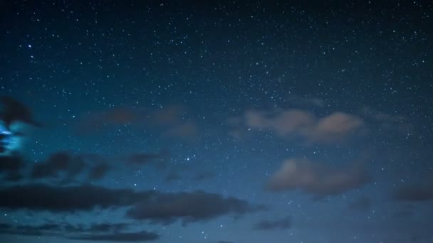 Las Estrellas Del Cielo Nocturno Luna Time Lapse Nubes Astrofotografía — Vídeos de Stock