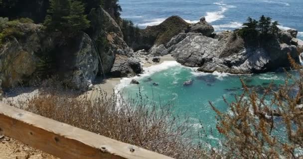 Big Sur Mcway Falls Dolly Back More Pacific Coast California — Stock video