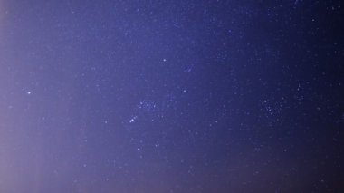 San Gabriel Dağları Ulusal Anıtı Kaliforniya Yıldızlı Gökyüzü Dikey Çekimi Samanyolu Galaksisi Zaman Hızı Bulutları Gökyüzünü kaplıyor