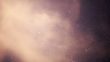 San Gabriel Dağları Ulusal Anıtı Kaliforniya Yıldızlı Gökyüzü Dikey Vuruşu Samanyolu Galaksisi Hızlandırılmış Bulutları