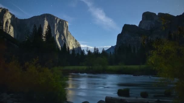 Yosemite Vadisi Görüntüsü Yıldızlı Gök Merced Nehri Yansımaları Kaliforniya Abd — Stok video