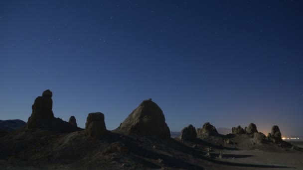 Trona Pinnacles Sterrenhemel Tot Dag Noordster Maanlicht Schaduwen Tijdverloop — Stockvideo