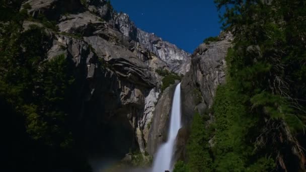Yosemite Lower Falls Moonbow Time Lapse Lunar Rainbow Inclinación Hacia — Vídeos de Stock