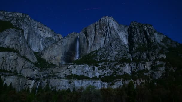 Yosemite Falls Stars Night Sky Time Lapse Pan Lasciato California — Video Stock