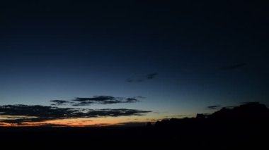 Utah 'ın güneybatısındaki Windows Bölümü' nde Arches Ulusal Parkı Hızlandırılmış Günbatımı