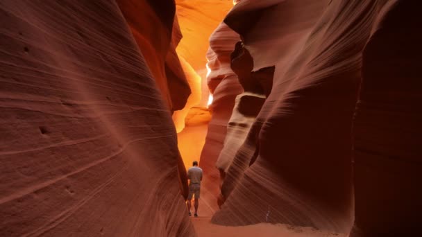 Antelope Canyon Dolly Shot Man Standing Slot Canyon Arizona Southwest — Stock Video