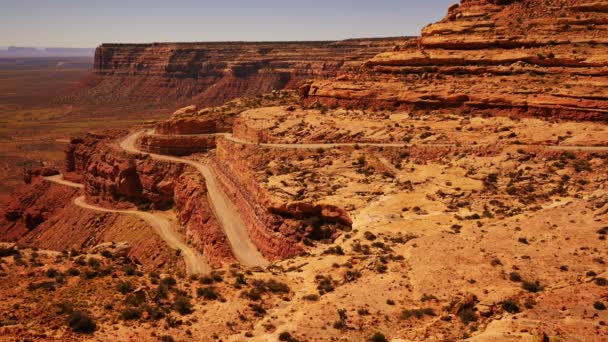 Moki Dugway Dirt Road Switchbacks Cliff Bear Ears National Monument — Stockvideo