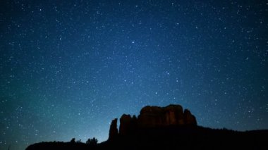 Sedona Samanyolu Galaksisi 06 Katedral Kaya Zamanı Hızı Yıldızları 4K