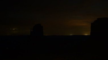 Navajo Ulusu Arizona ve Utah 'ta Anıt Vadisi Yıldırım Zamanı Gecesi Gökyüzü