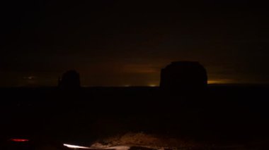 Navajo Ulusu Arizona ve Utah 'ta Anıt Vadisi Yıldırım Zamanı Gecesi Gökyüzü