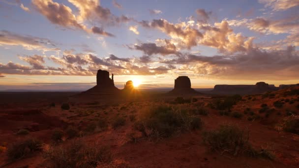 Monument Valley Sunrise Time Lapse Wolken Arizona Utah Southwest Usa — Stockvideo