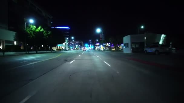 Placas Conducir Vista Frontal Nocturna Los Ángeles Beverly Hills Cienega — Vídeos de Stock