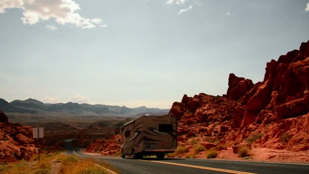 Valley Fire State Park Road Öknen Nevada Usa Öken Bilar — Stockvideo