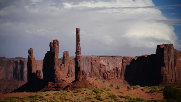 Monument Valley Time Lapse Clouds Totem Pole Arizona Utah Sørvest – stockvideo