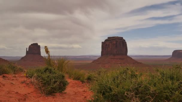 美国亚利桑那州和犹他州西南部的纪念碑谷多利射中了时光飞逝的云彩 — 图库视频影像