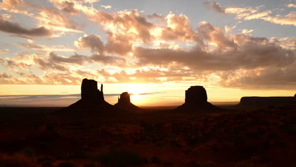 Monument Valley Sunrise Time Lapse Wolken Arizona Utah Southwest Usa — Stockvideo
