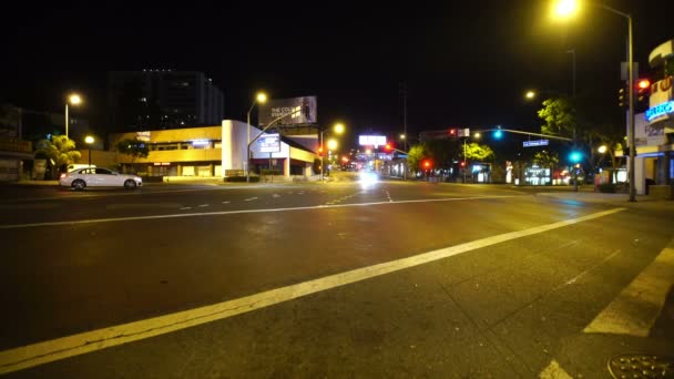 Targhe Guida Los Angeles Night Front View West Hollywood Santa — Video Stock