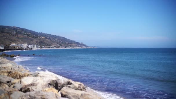 Rocky Shore Malibu Kalifornia Partvonala — Stock videók