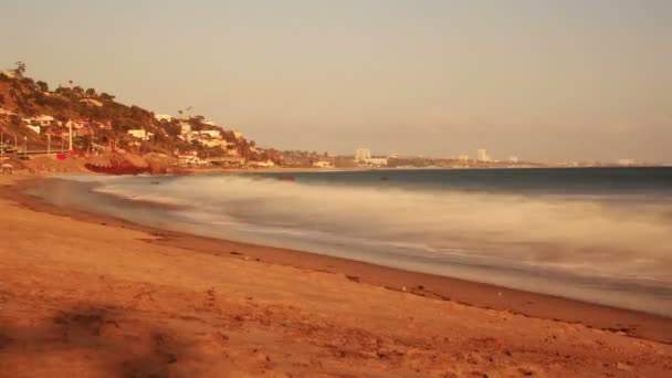 Beach Resort Zeitraffer Wellen Und Menschenmassen Von Malibu Nach Santa — Stockvideo