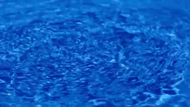 Gocce Acqua Corona Increspature Sulla Superficie Dell Acqua — Video Stock