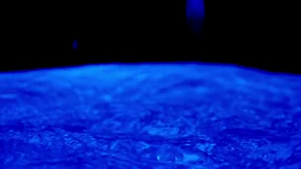 Water Drops Slow Motion Filmmaterial Für Den Hintergrund — Stockvideo