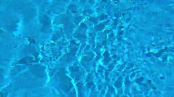 Wasseroberfläche Sommerbad Filmmaterial — Stockvideo