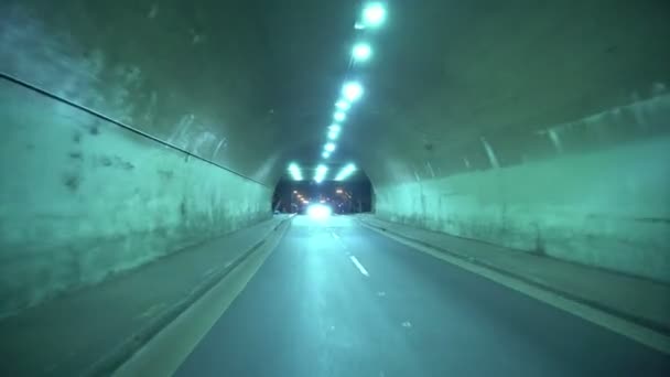 運転プレートトンネルナイト3リアビューロサンゼルスダウンタウン3番街トンネル西行き — ストック動画