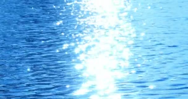 Aufnahmen Von Reflexionen Des Sonnenlichts Der Wasseroberfläche — Stockvideo