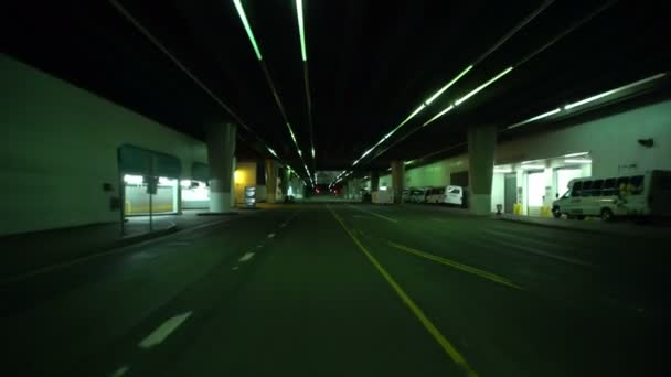 Vezetőlemezek Alagutak Éjszaka Hátsó Nézet Los Angeles Belvárosa Grand Ave — Stock videók