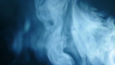 Smoke 'un siyah arkaplandaki Yavaş Hareket görüntüleri