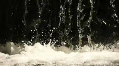 Güzel Şelale 'nin yakın çekim sakin döngü görüntüleri