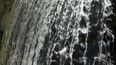 Güzel Şelale 'nin yakın çekim sakin döngü görüntüleri