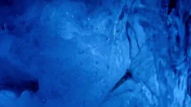 Güzel Şelale 'nin yakın çekim sakin döngü görüntüleri