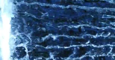 Güzel Şelale 'nin yakın çekim sakin döngü görüntüleri