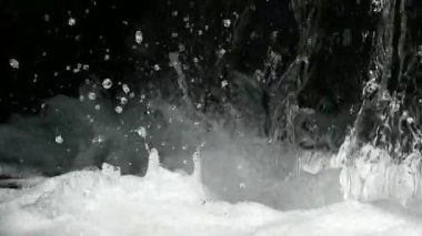 Güzel Şelale 'nin yakın çekim sakin döngü görüntüleri