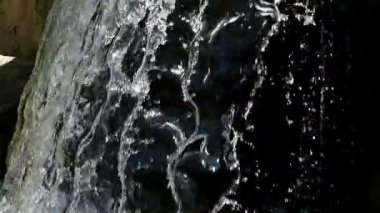 Güzel Şelale 'nin yakın çekim sakin döngü görüntüleri