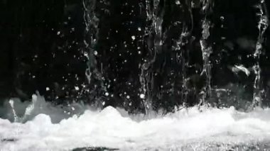 Güzel Şelale 'nin yakın çekim sakin döngü görüntüleri