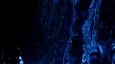 Güzel Şelale 'nin yakın çekim sakin döngü görüntüleri