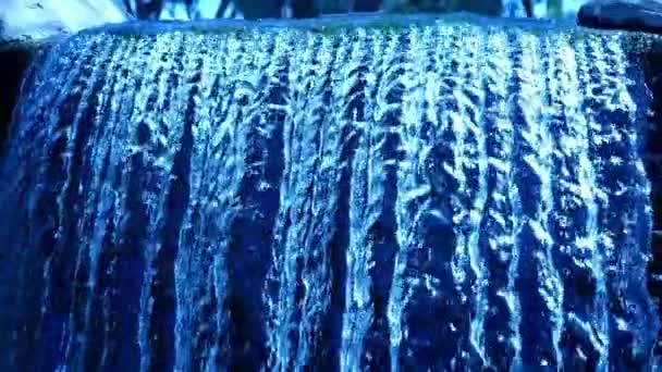美丽瀑布的特写宁静回旋镜头 — 图库视频影像