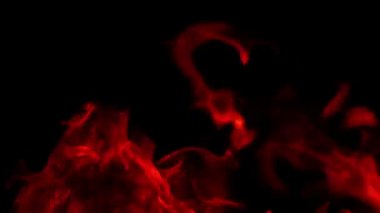 Yavaş Hareket, siyah arkaplanda yangın görüntülerini yakıyor