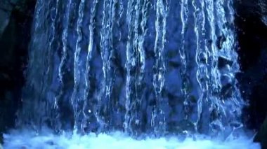 Güzel Şelale 'nin yakın çekim sakin döngü görüntüleri