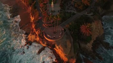 Laguna Sahili İlham Noktası Günbatımı Hava Çekimi Kaliforniya Sahilini Geriye Yana Yana Çevirme Açılış